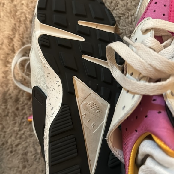 Nike Air Pink & Yellow Unisex Huarache University Gold - Picture 3 of 5